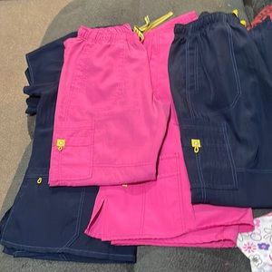 2 pair 4 stretch wonderwink scrubs 2xl tops and xl bottoms